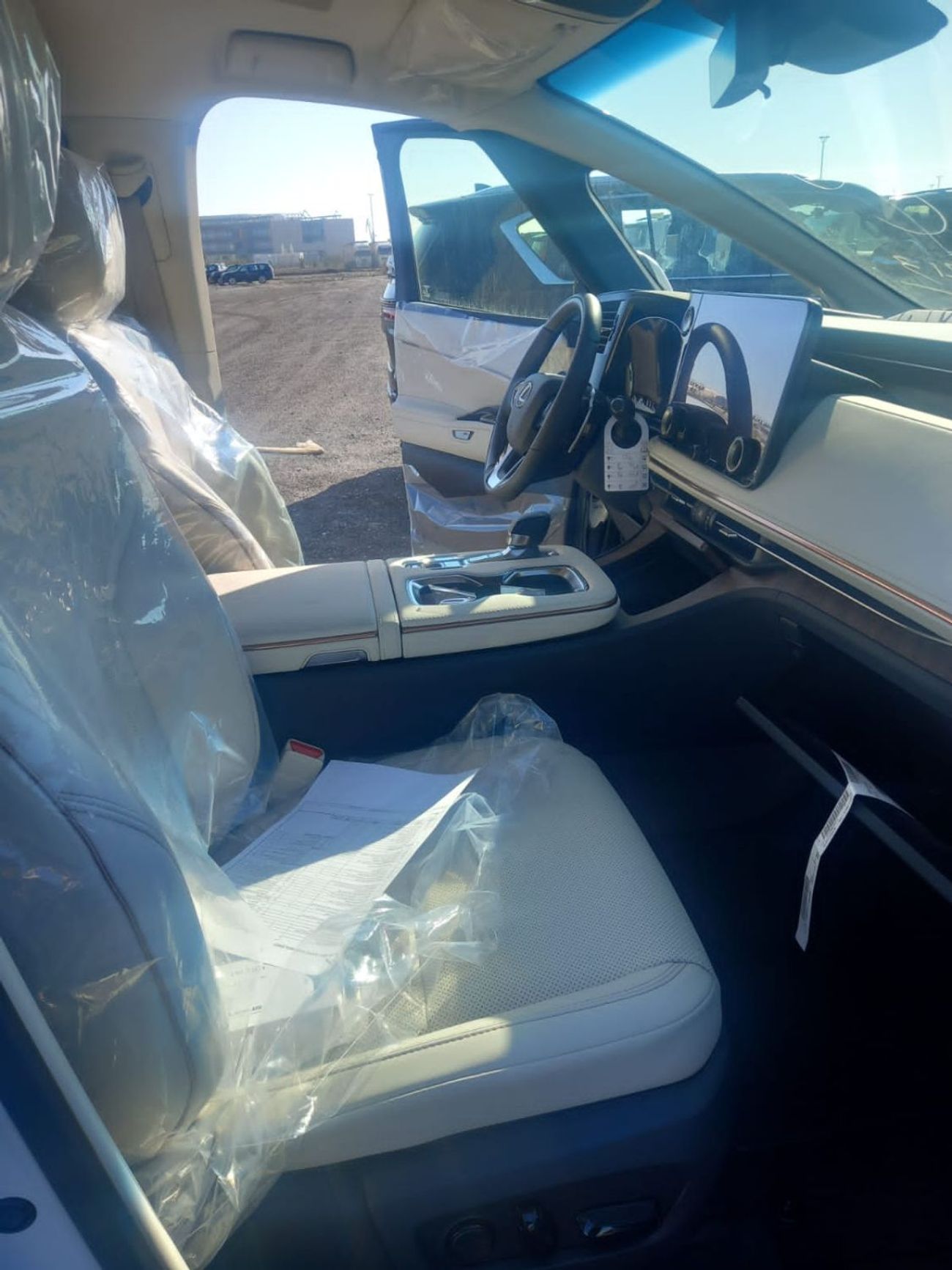 Lexus LM 350h HYBRID 7 SEATER AUTOMTIC TRANSMISSION ( FOR RE EXPORT ONLY )