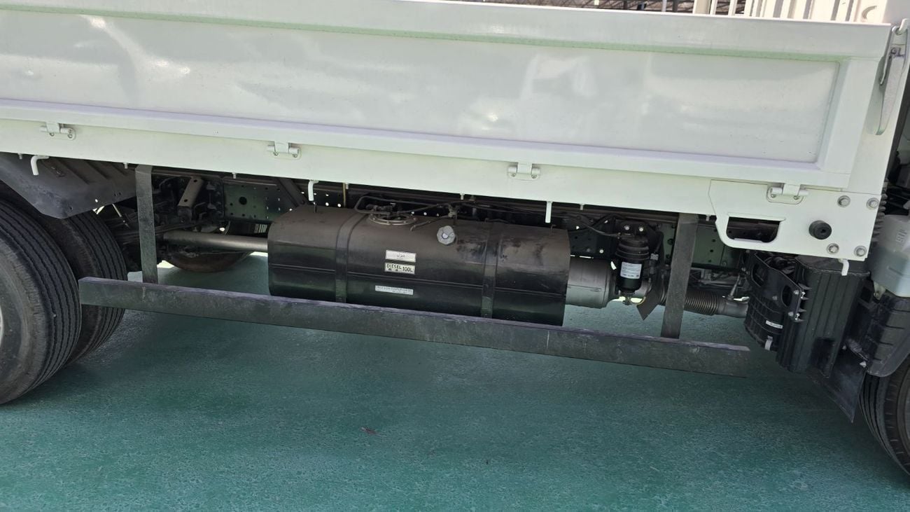 Mitsubishi Canter Van 4.2L 4 TONE 4X2