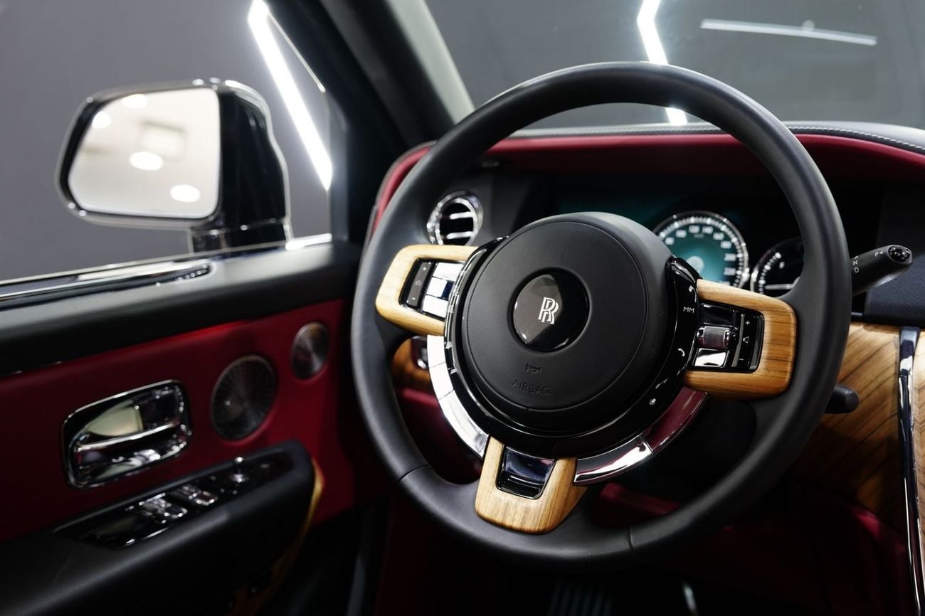 Rolls Royce Cullinan STD (6.8L · 12 Cyl · Automatic · Petrol · SUV/Crossover · All Wheel Drive · 5 Seats · 5 Door) Rear Entertainment Screens, Bespoke Audio, Starlight, Dealer Warranty!!
