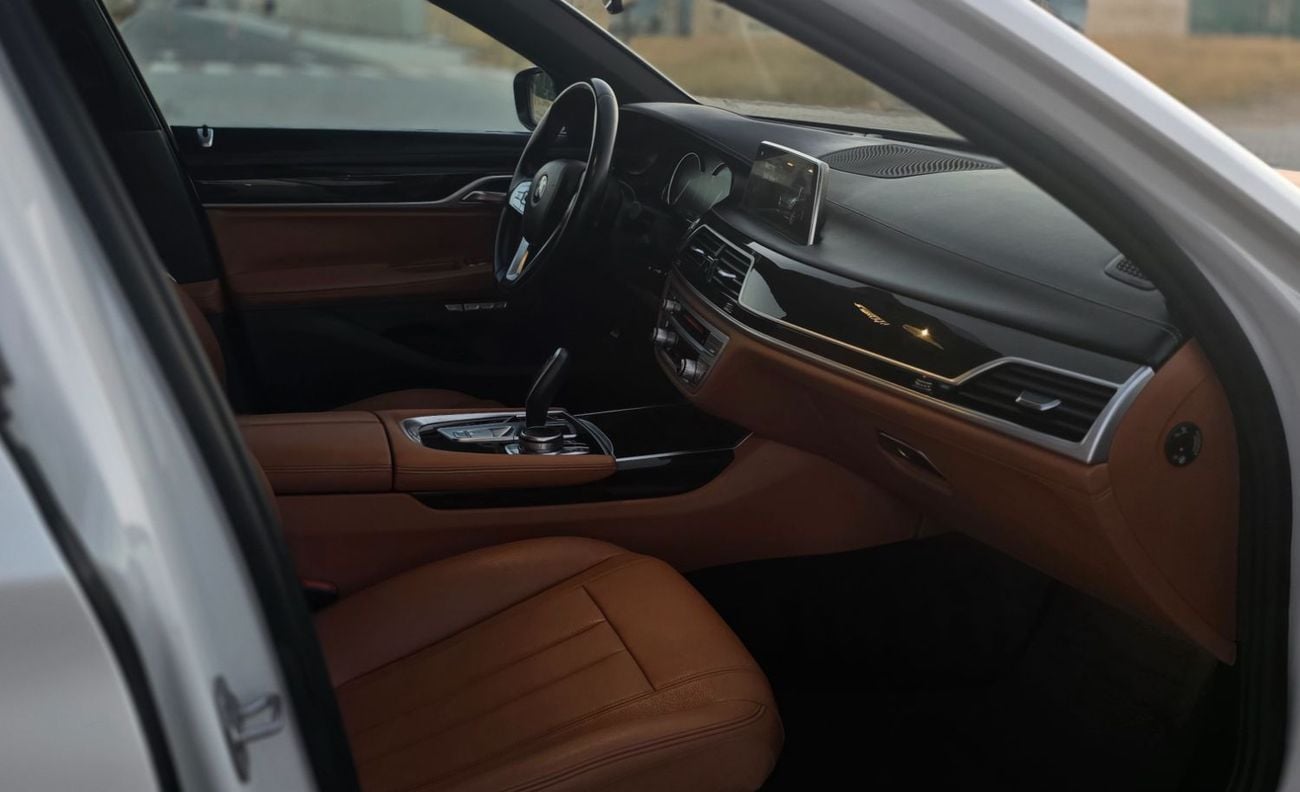 بي أم دبليو 730Li