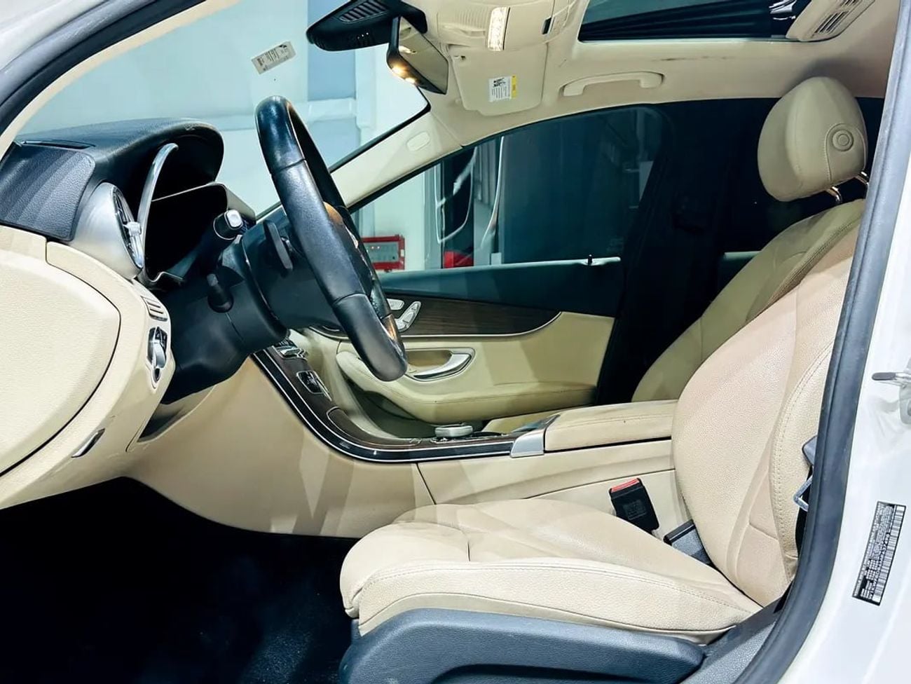 مرسيدس بنز C 300 Std 2.0L (241 HP)