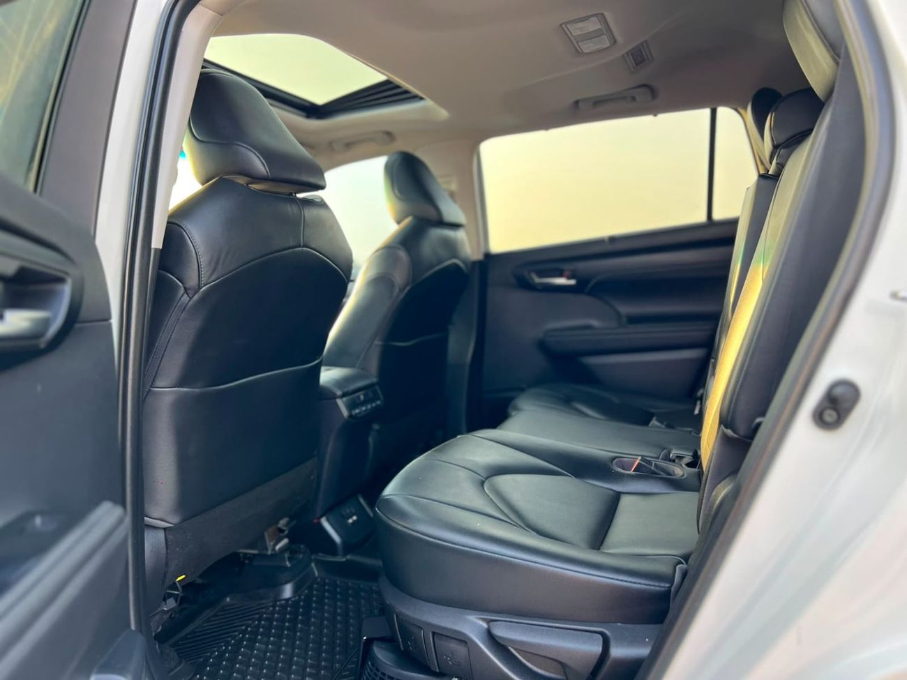 Toyota Highlander 2020 Toyota Highlander Hybrid XLE Full Option 2.5L V4 - Sunroof - Leather Seat - Rear Camera & Senso