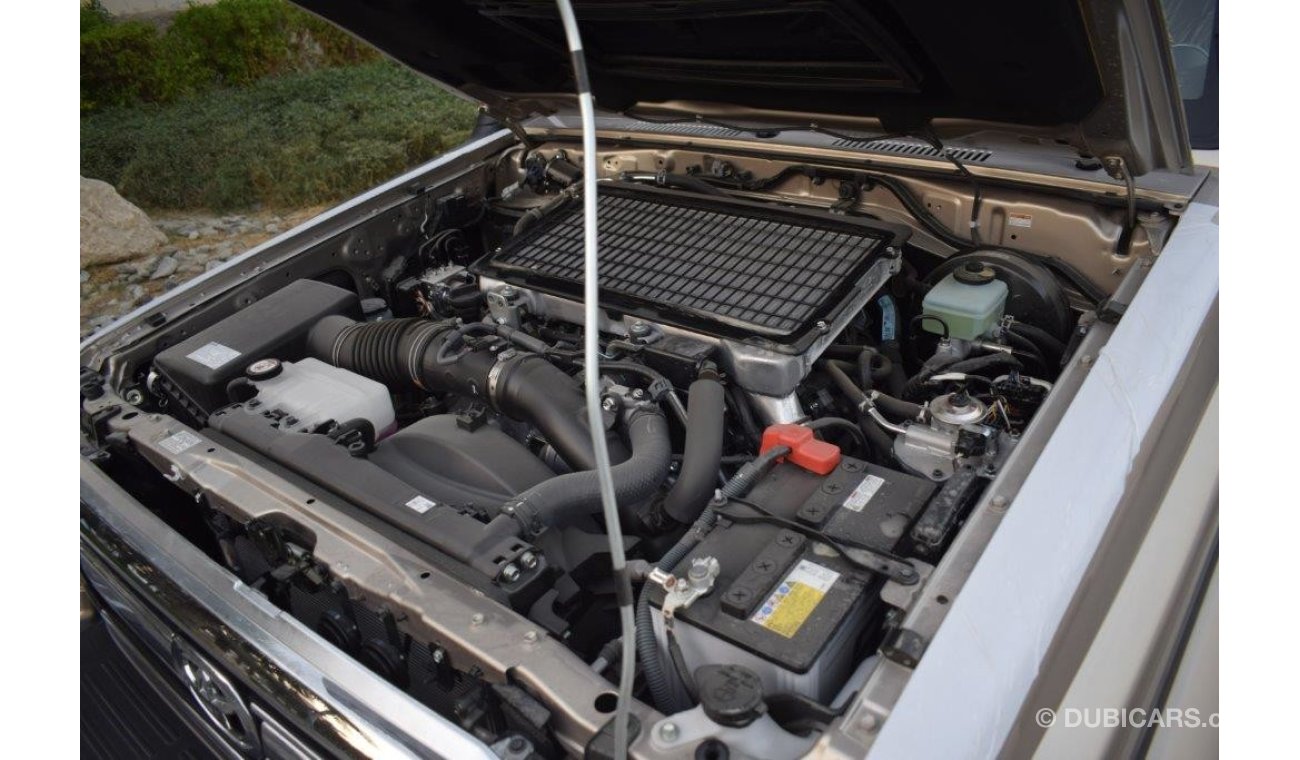 تويوتا لاند كروزر بيك آب 79 DOUBLE CAB LIMITED V8 4.5L TURBO DIESEL 6 SEAT MANUAL TRANSMISSION