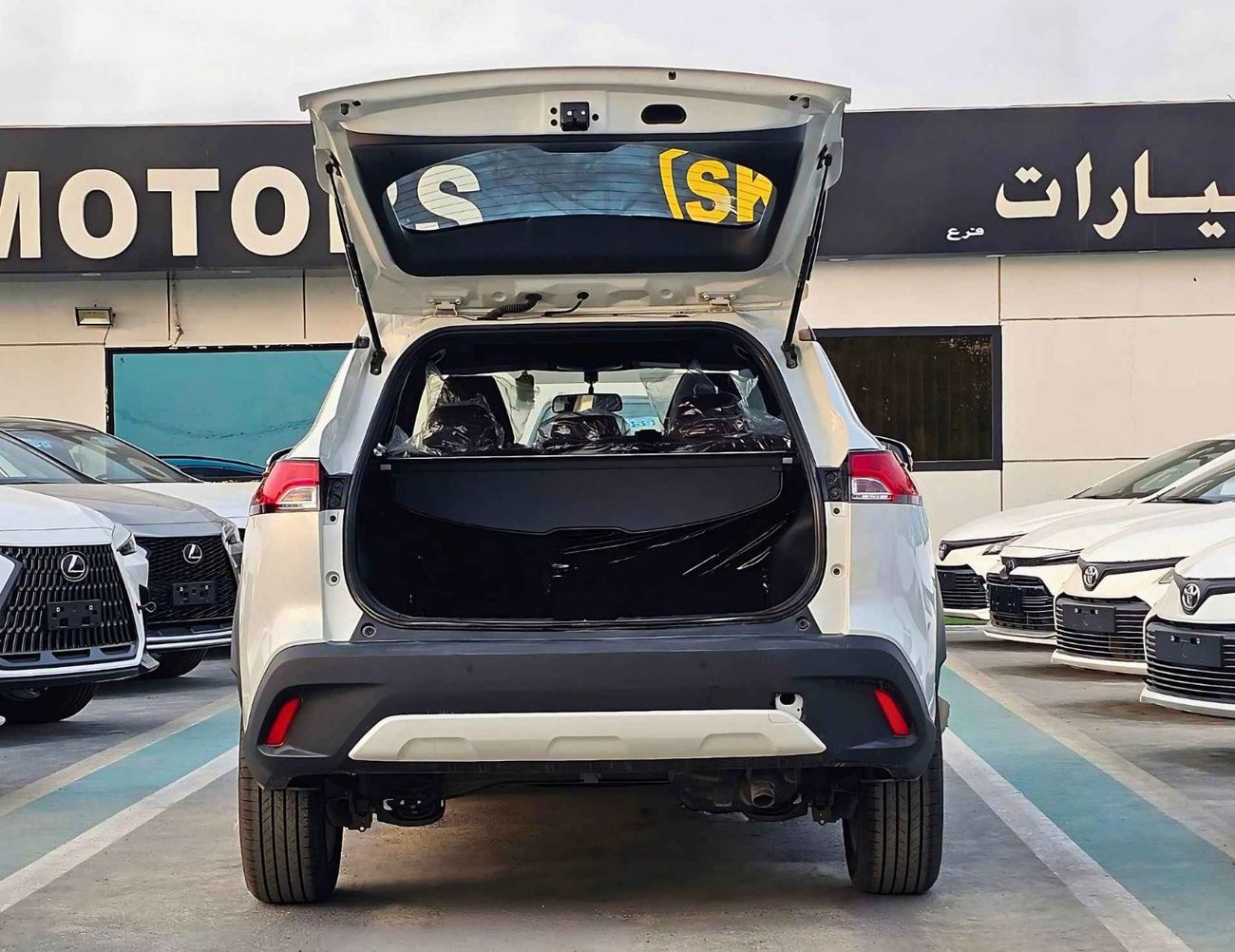 تويوتا كورولا كروس LTD HEV HYBRID / 1.8L A/T / FULL OPTION / SUNROOF / LEATHER / 17"ALLOY WHEELS (CODE#LTD)