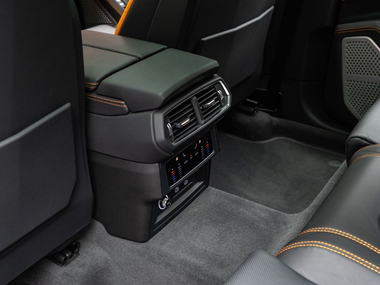 لامبورغيني اوروس S BUY NOW, PAY 2027 | THE BLACKLINE STANDARD | 1 Year Blackline Warranty, GCC, Low KMs