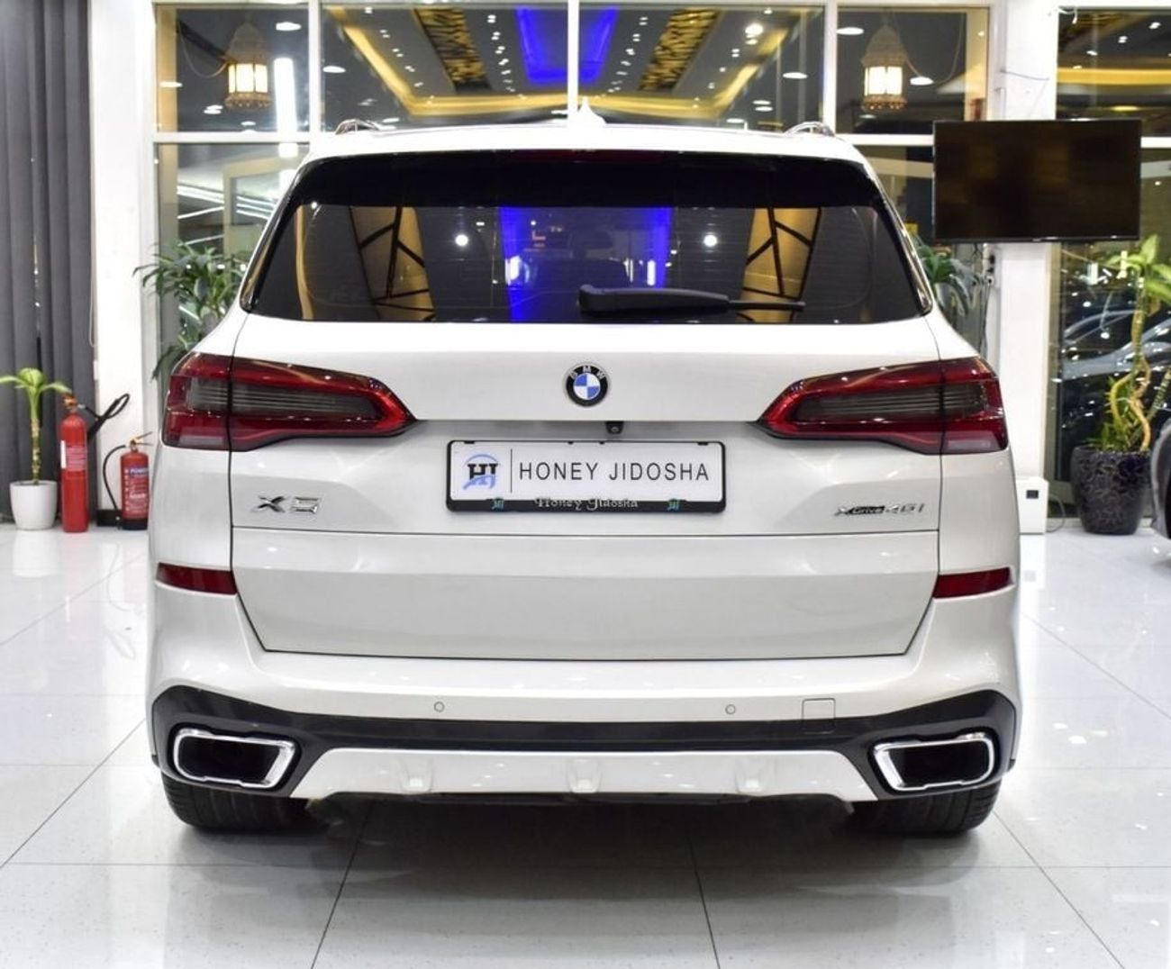 BMW X5 EXCELLENT DEAL for our BMW X5 xDrive40i M-Kit ( 2019 Model ) in White Color GCC Specs