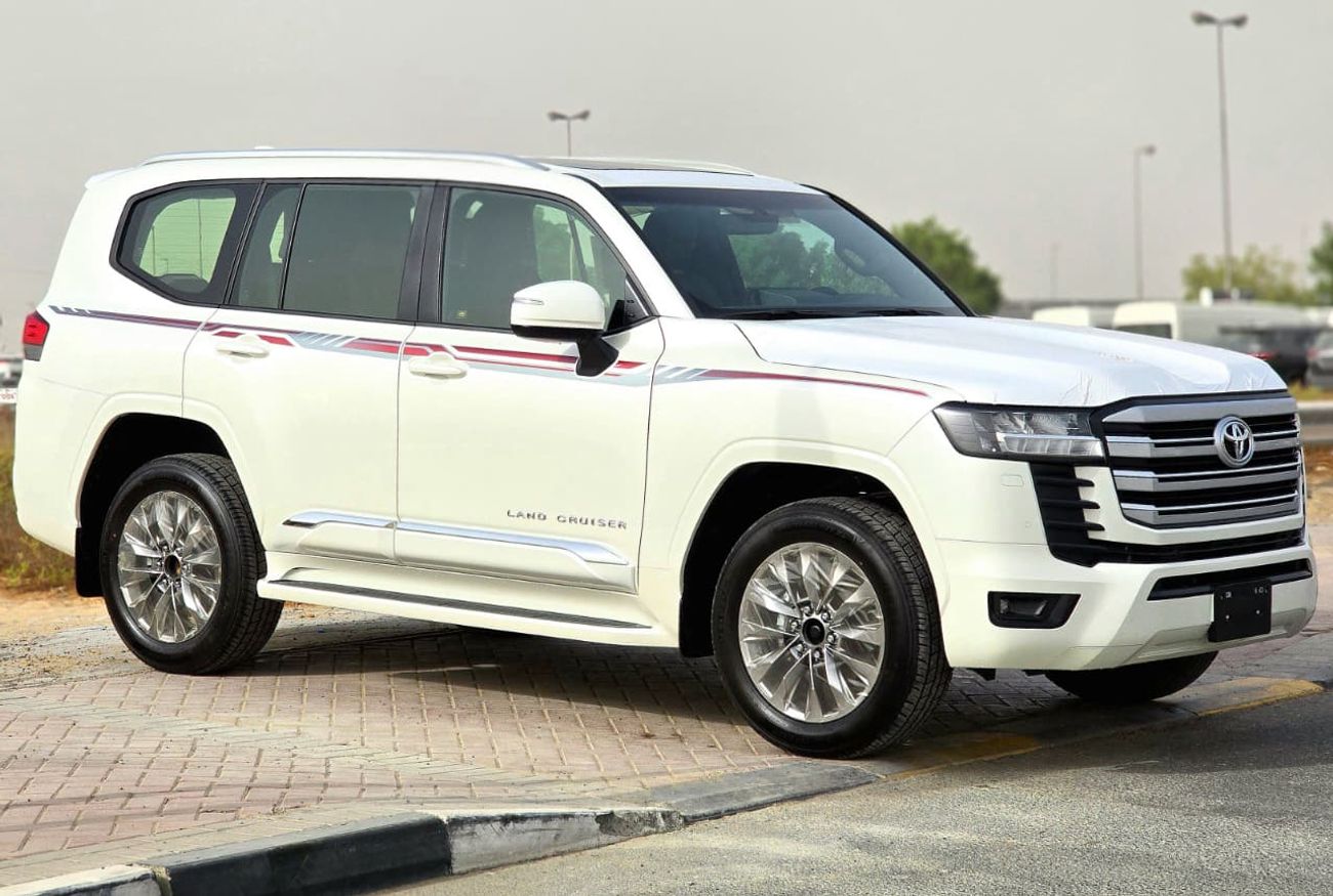 تويوتا لاند كروزر LC300 GXR 4.0 - HIGH OPTIONS - WITHOUT RADAR - 2025 MODEL - WHITE INSIDE BLACK - GCC SPECS