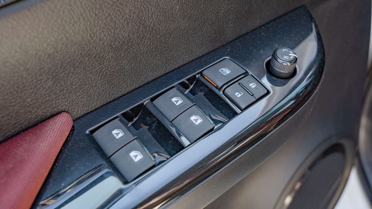 Toyota Hilux 2025 Toyota Hilux SR5 DC 4x4 2.7L Petrol AT (White)