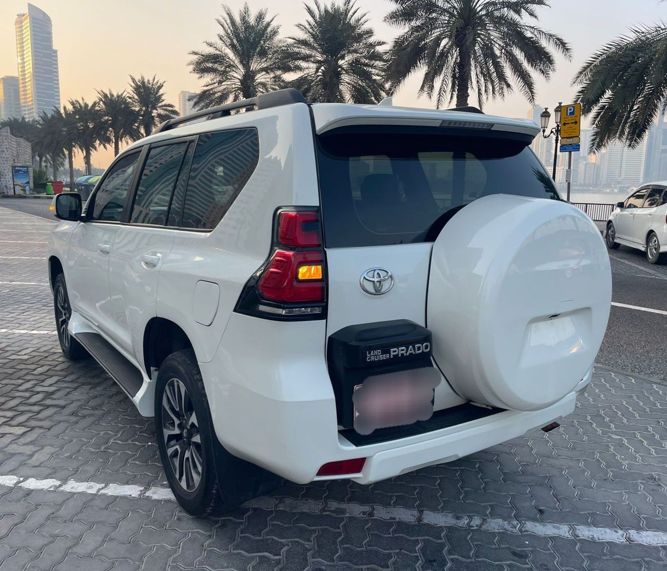Toyota Prado Toyota prado 2022MODEL 2.8 Diesel engine Colour White push start Transmission Automatic Interior.Bla