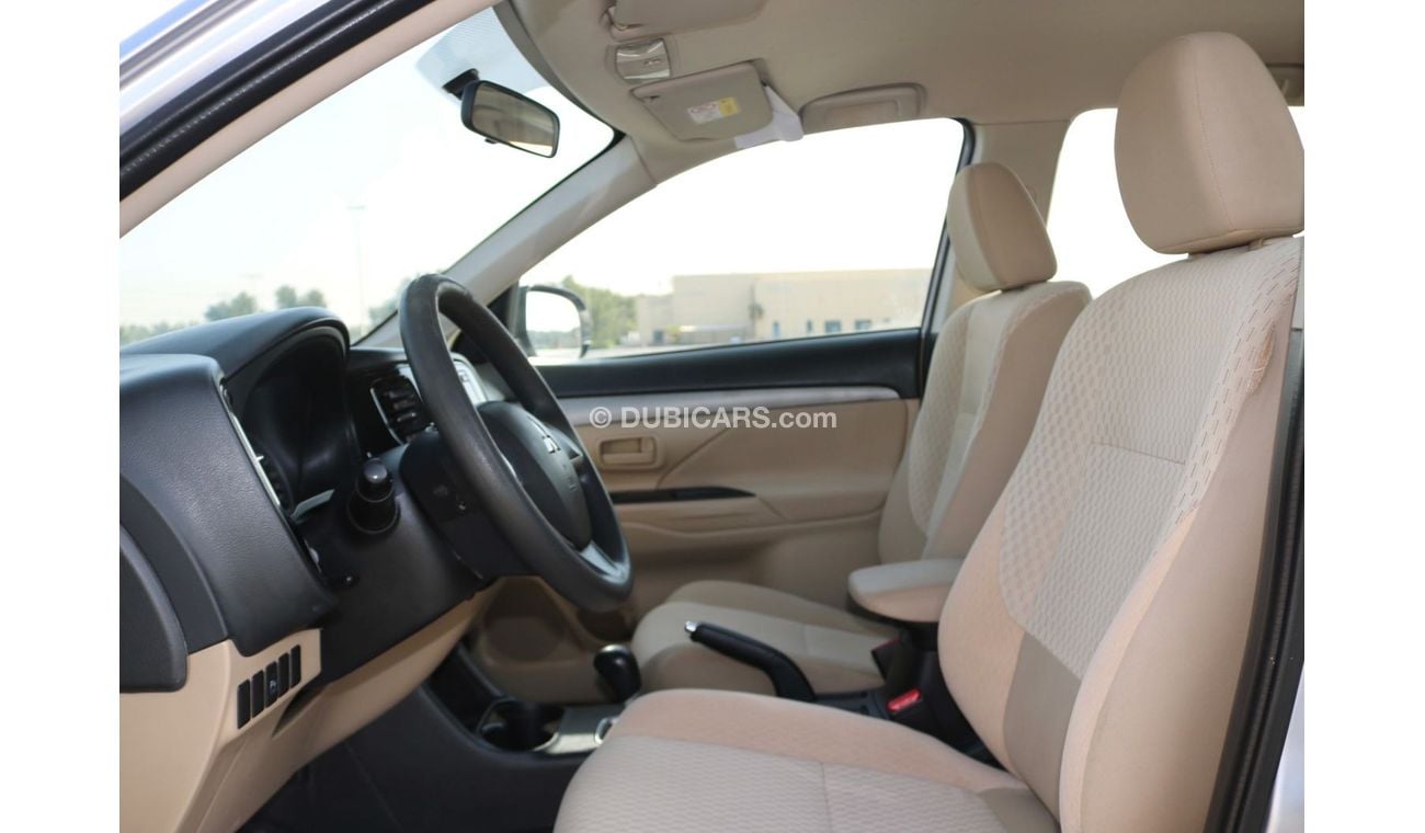 ميتسوبيشي آوتلاندر 2014 | MITSUBISHI OUTLANDER - 7 SEATER CAPACITY PETROL A/T WITH GCC SPECS AND EXCELLENT CONDITION