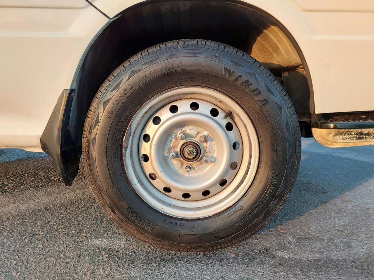 تويوتا هاياس TOYOTA HIACE COMMUTER VAN RHD 2004 MODEL 3.0 L DIESEL MANUAL(PM20757)