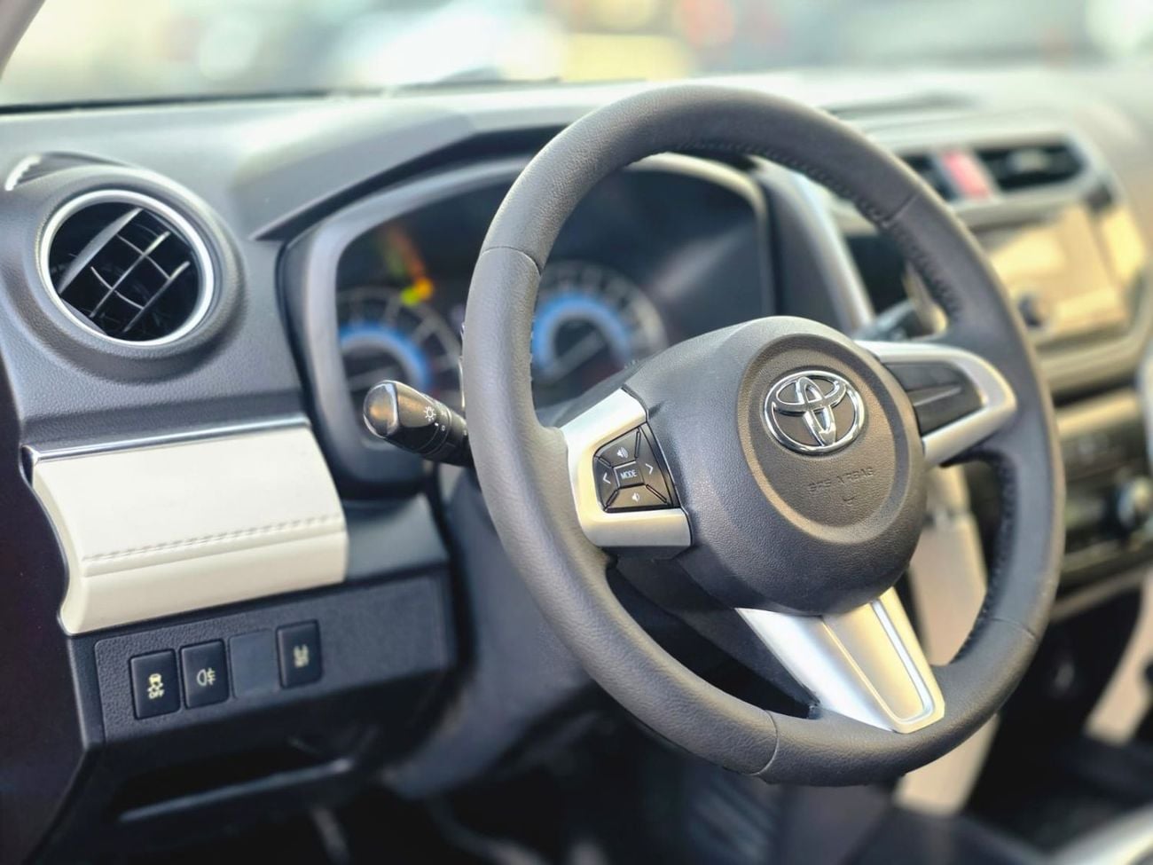 Toyota Rush 2019 | 1.5L PETROL | AT | LHD | PUSH START ENGINE | ALLOY WHEELS | LEATHER SEATS
