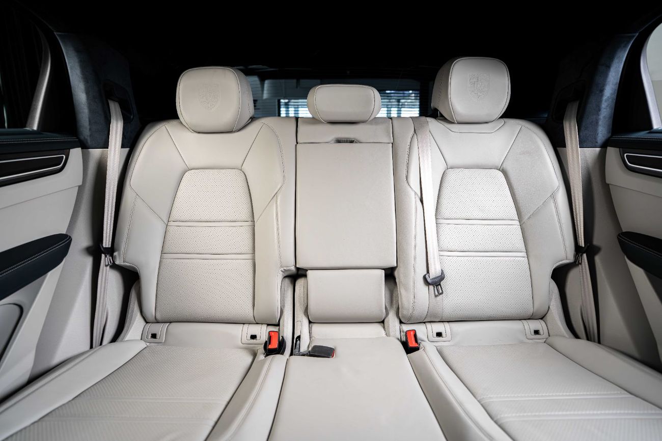 بورش كايان GTS Coupe