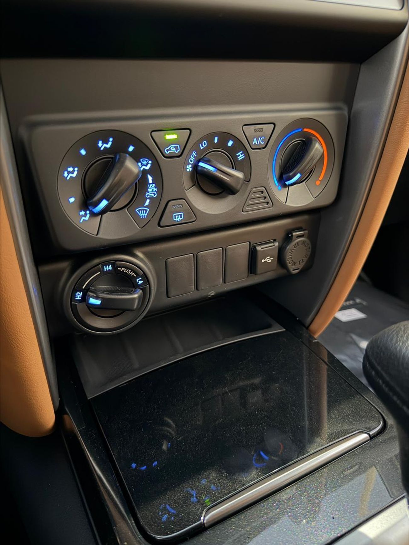 تويوتا فورتونر 2.4L DIESEL AUTOMATIC TRANSMISSION ( FOR RE-EXPORT ONLY )