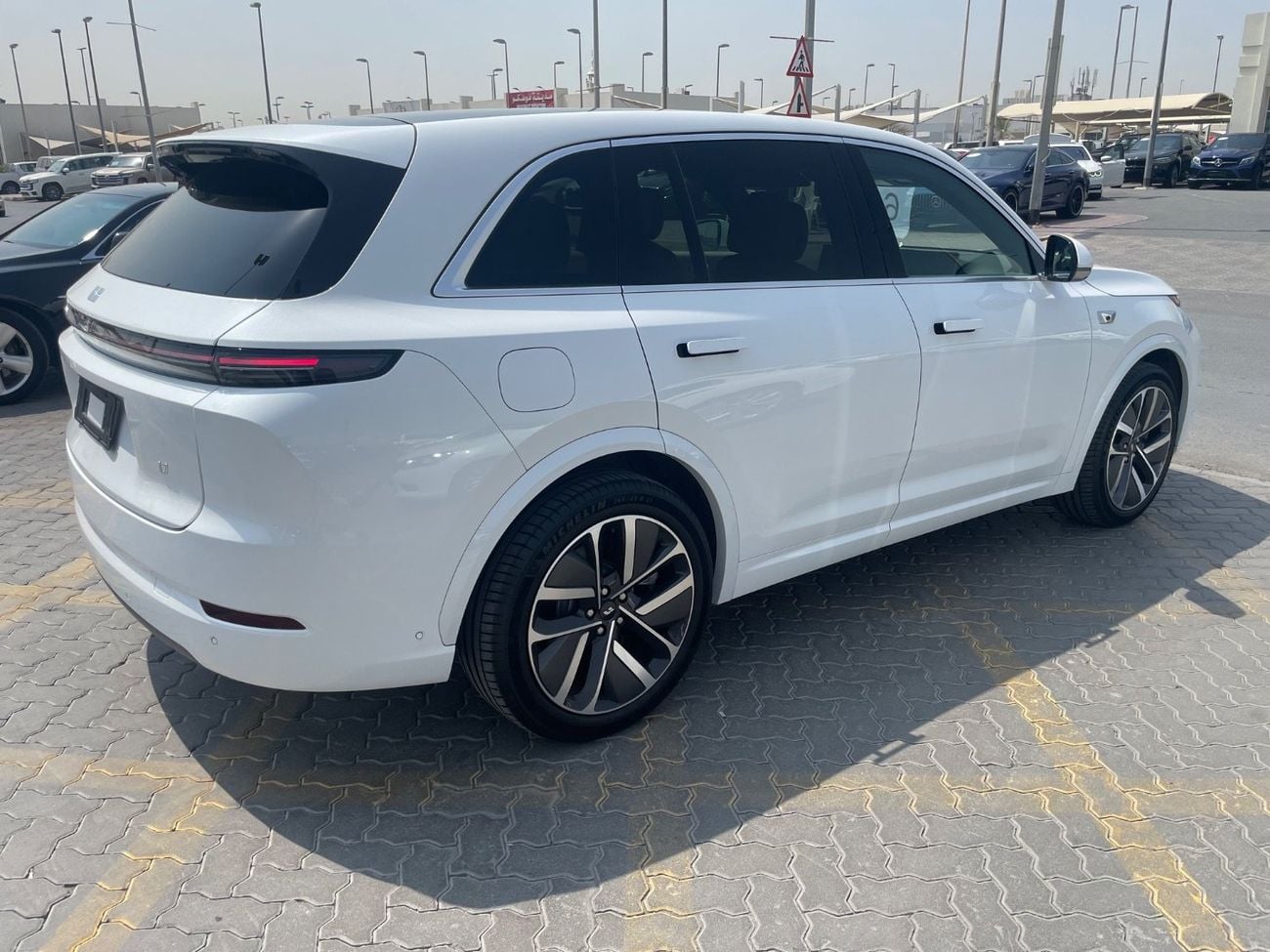 لي اوتو L7 لي اوتو L7 وارد الصين بحالة جيدة جدا