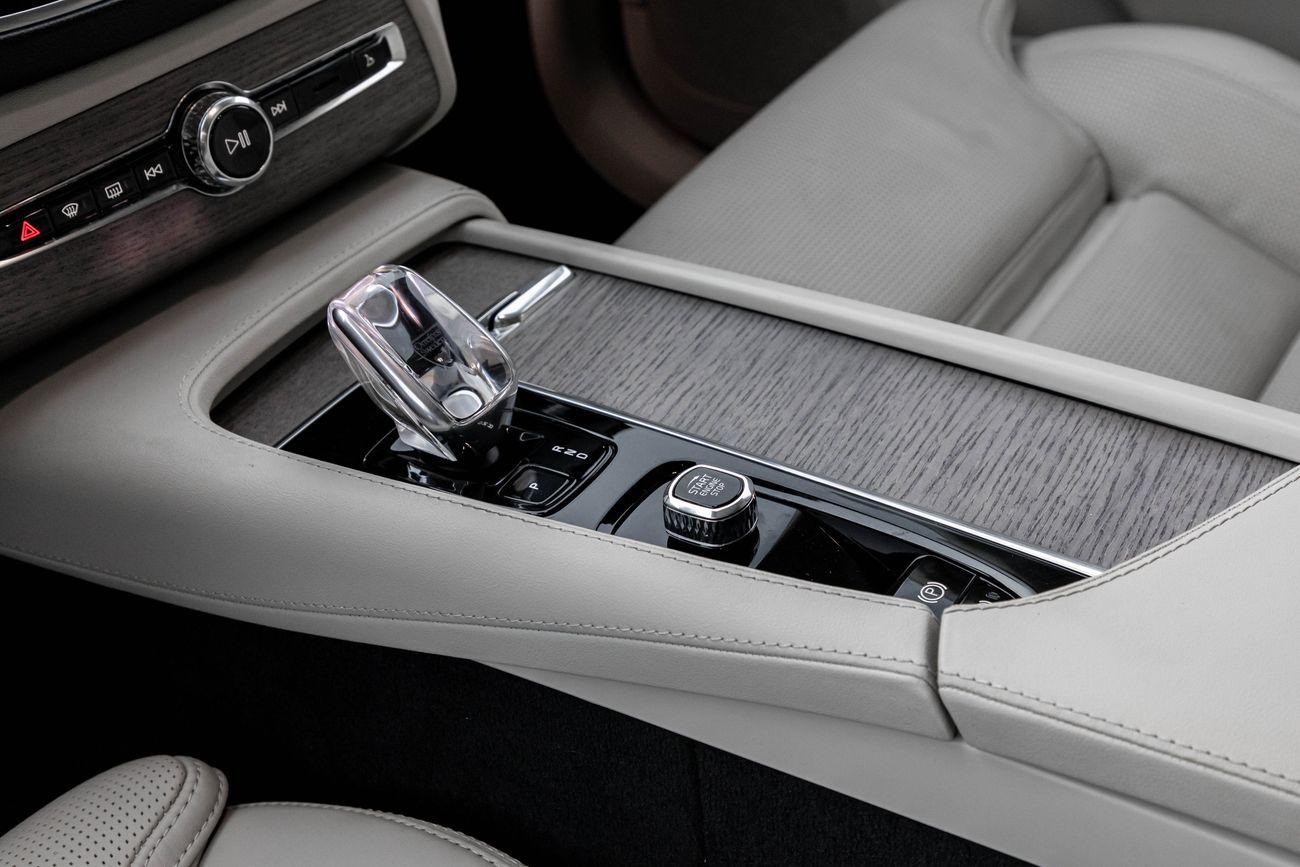 فولفو XC 90 XC90 R-Design | 3,525 P.M | 0% Downpayment | AL FUTTAIM WARRANTY