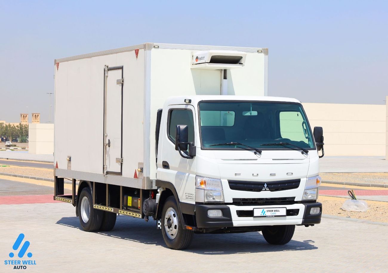 Mitsubishi Fuso Canter Fuso Chiller Dry Box 4.2L RWD Diesel MT - Low Mileage - Ready to Drive - GCC