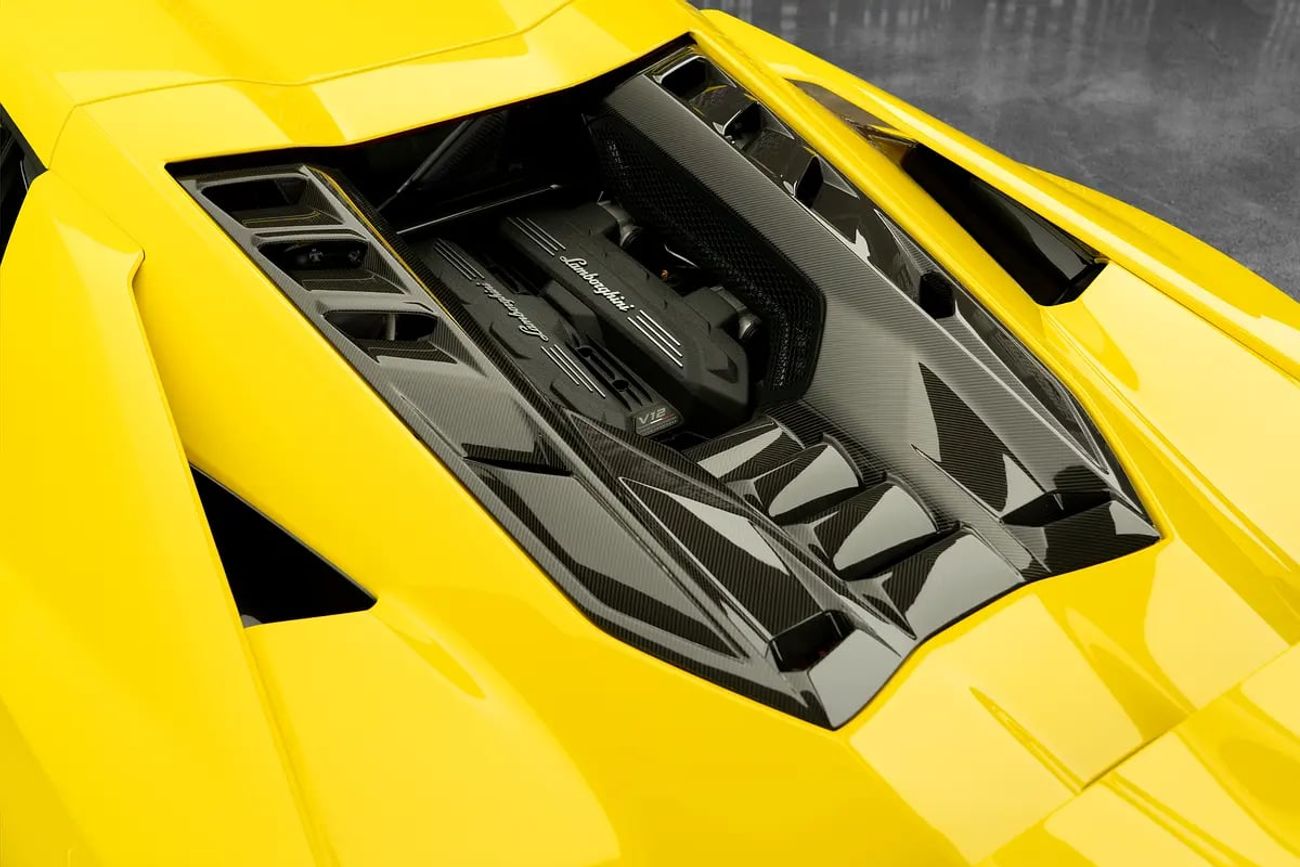 لامبورغيني ريفويلتو 6.5L V12 Hybrid