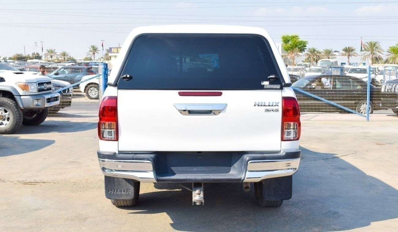 Toyota Hilux SR5 with canopy