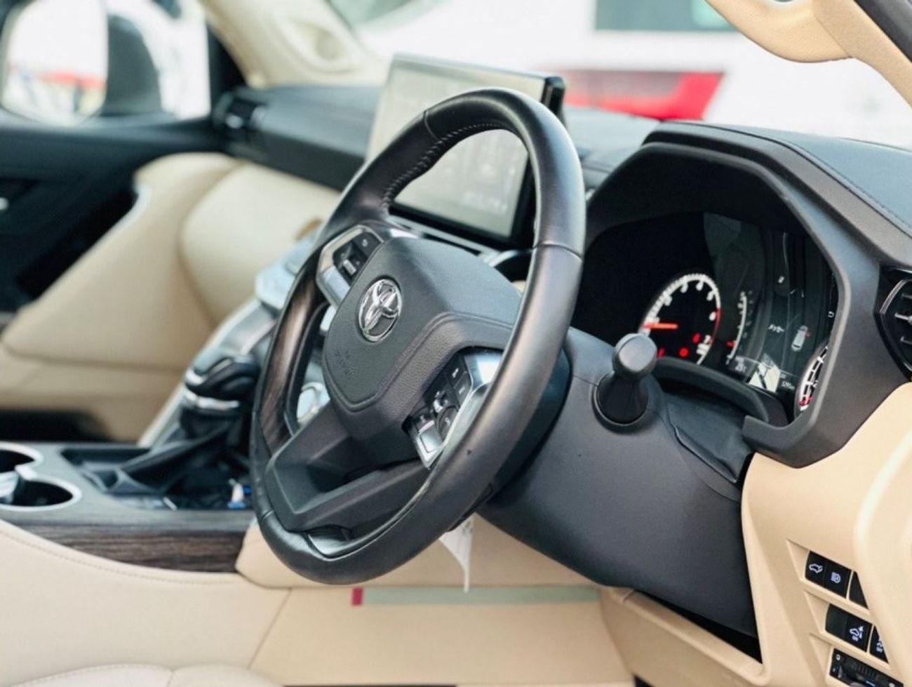 تويوتا لاند كروزر LC300 RIGHT HAND DRIVE