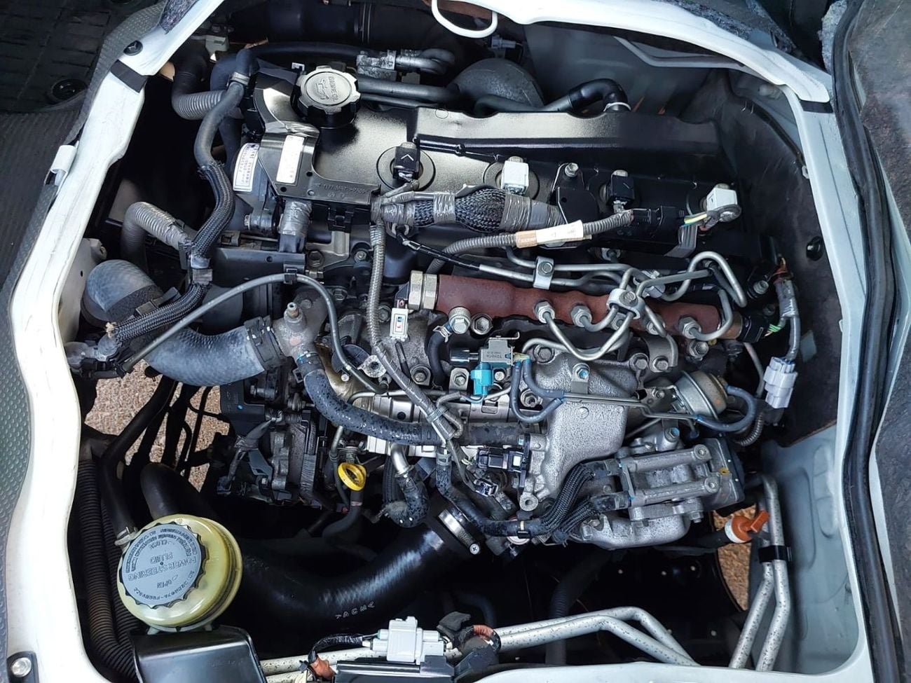 Toyota Hiace TOYOTA HIACE VAN RHD 2015 MODEL 3.0 L DIESEL AUTOMATIC(PM015396)