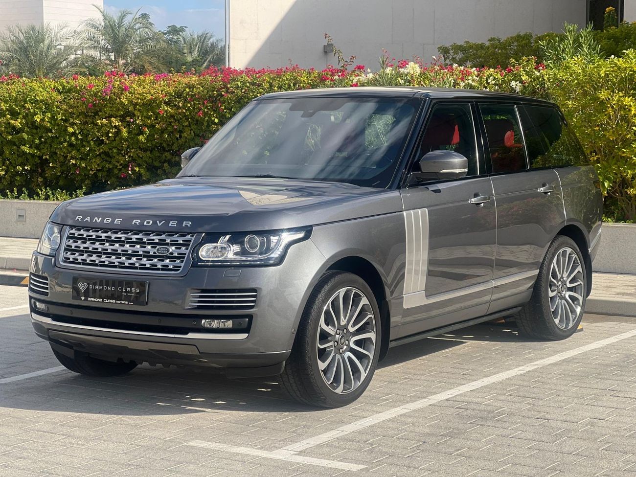 Land Rover Range Rover Range Rover Vogue Autobiography 5.0 L V8 Panoramic  Full option  GCC 2014 96,000 km  Full Service Hi