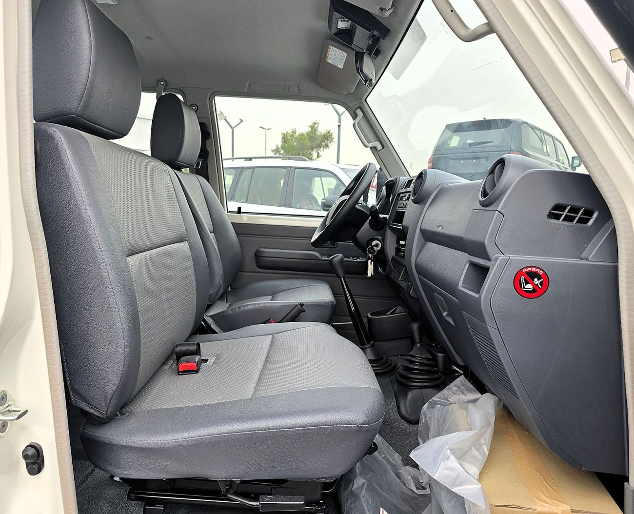 تويوتا لاند كروزر 70 Toyota Land Cruiser 76 4.2l M/T Diesel 4WD Whitout Def Lock , Fog light White Color 2025 Model