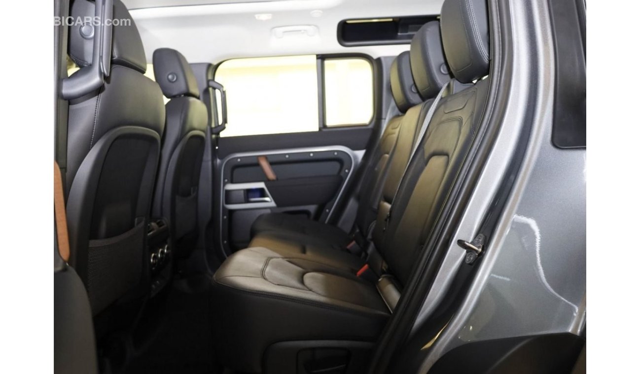 Land Rover Defender 110 SE P300 | with 5Yrs Warranty and Service PKG