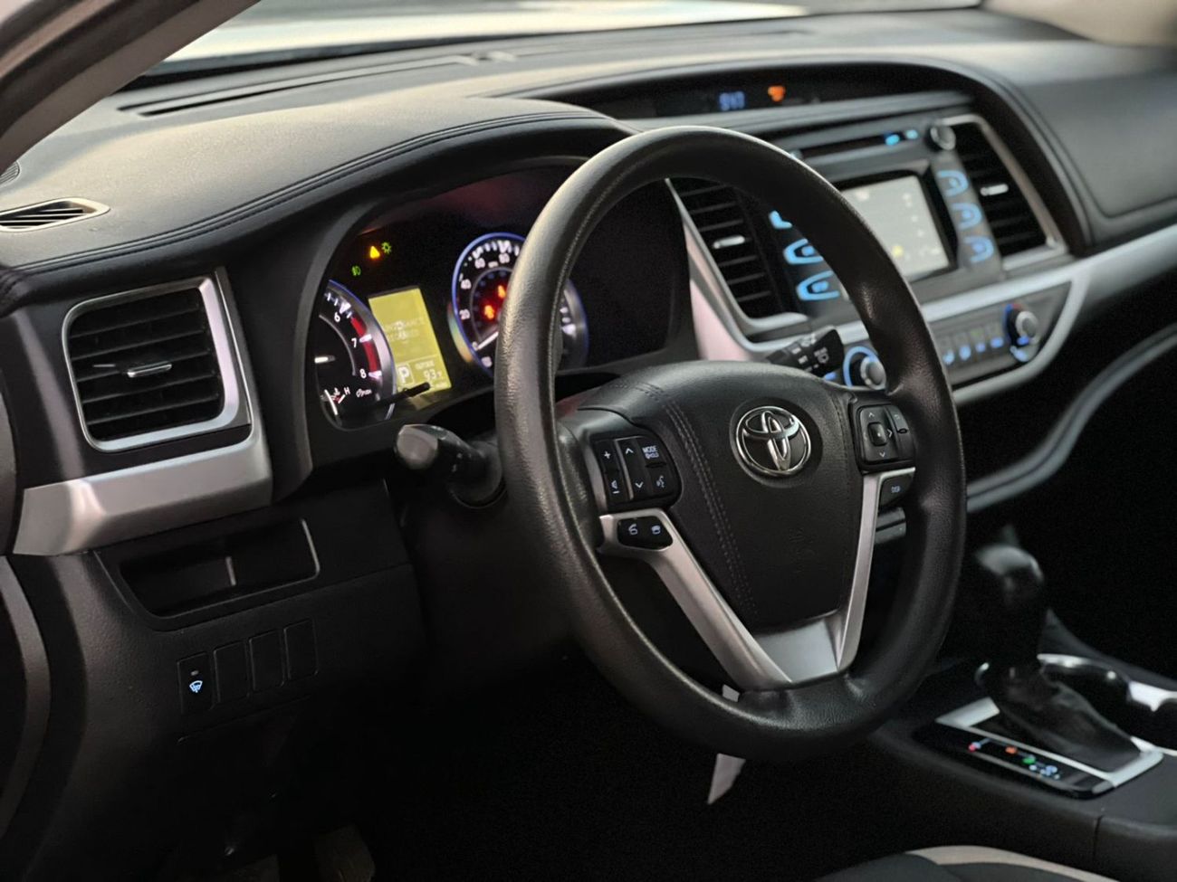 Toyota Highlander 2016 Toyota Highlander MidOption -3.5L - V6 - Rear  Camera - AWD 4x4 - Leather Seat -  7 seater