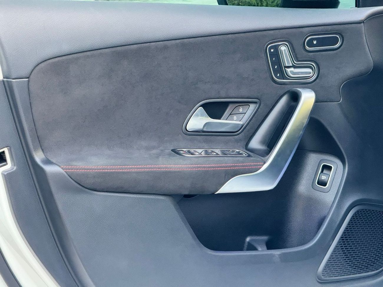 Mercedes-Benz A 35 AMG MERCEDES_BENZ.A_CLASS .AMG A 35