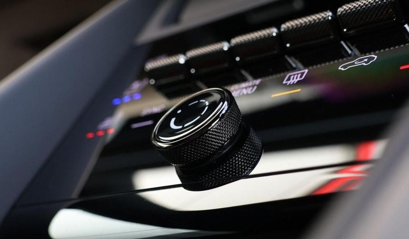 بورش ماكان Electric Estate 470kW Turbo RIGHT HAND DRIVE