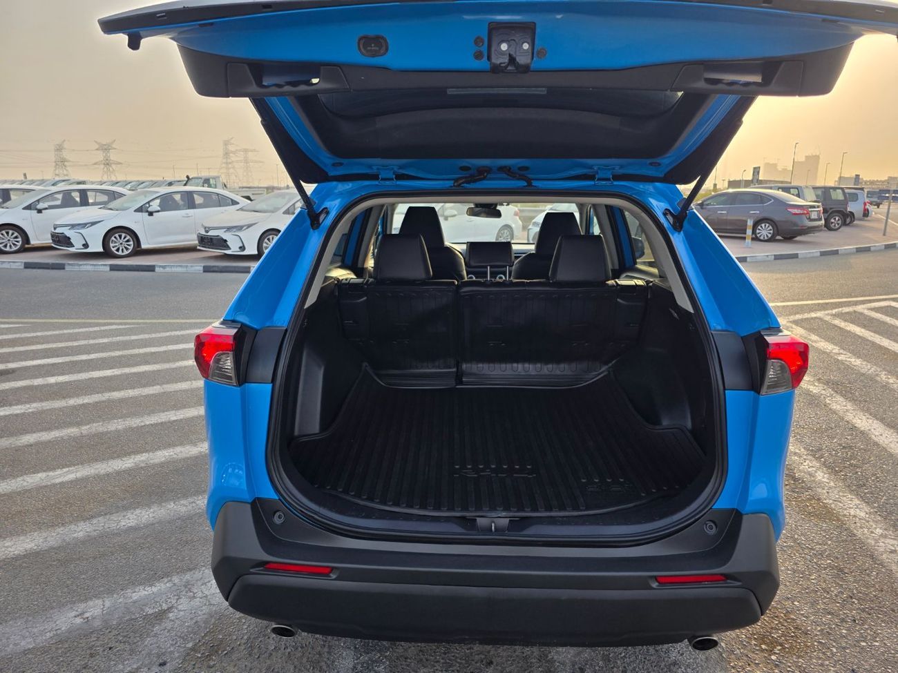 Toyota RAV4 LE 2.5L (219 HP)