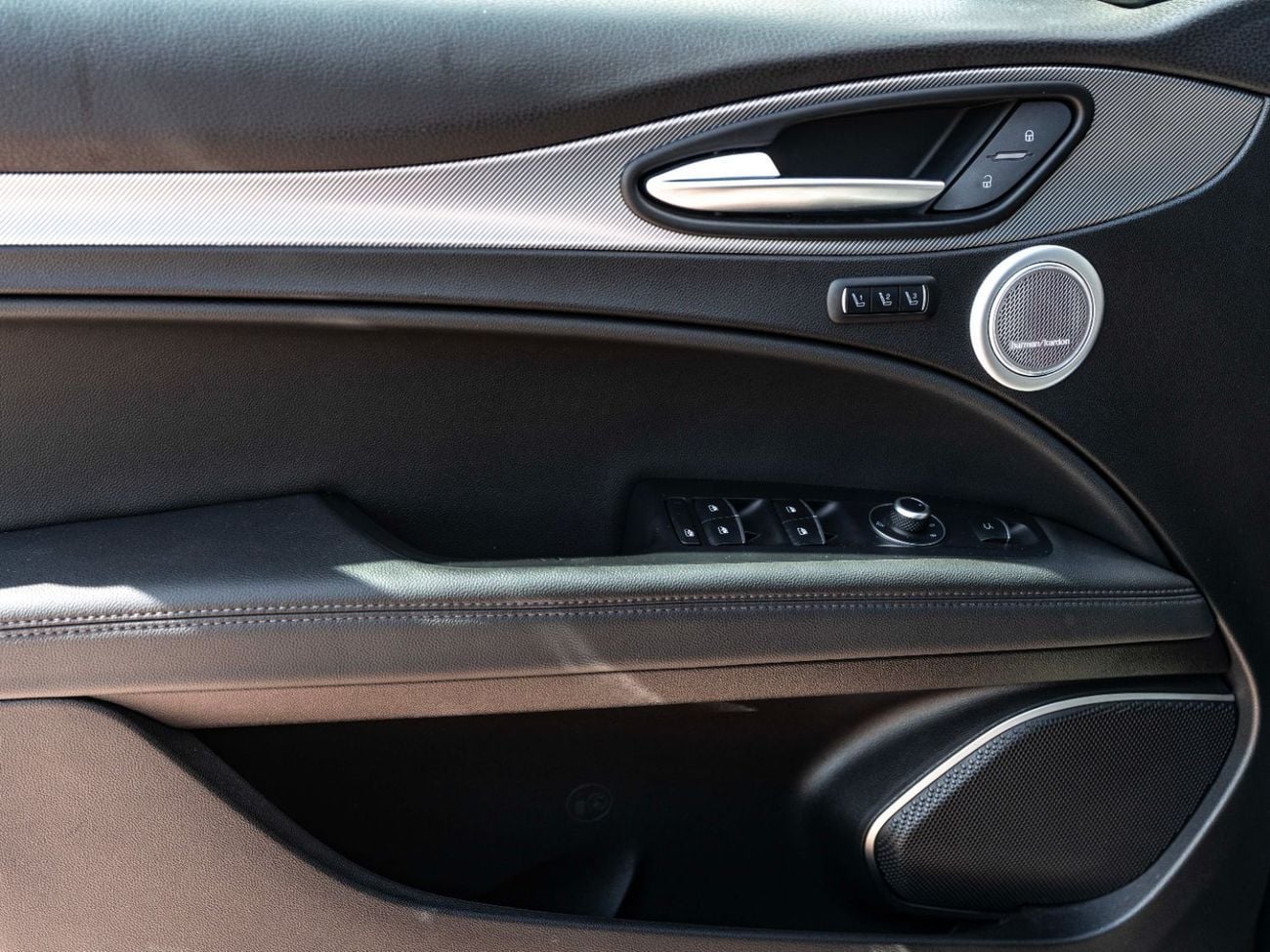 ألفا روميو ستيلفيو Veloce 2.0L