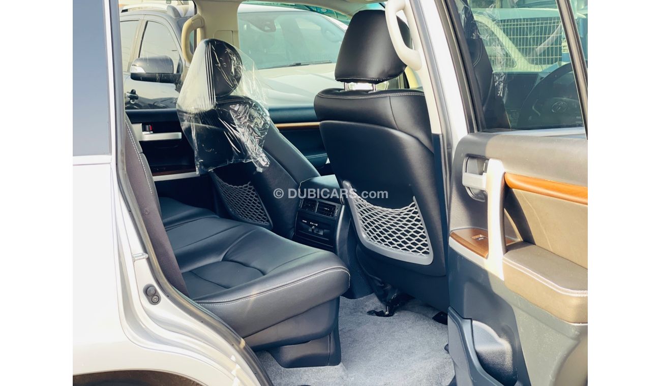 Toyota Land Cruiser Toyota Landcruiser 2016 model for sale from Humera automobile motors in Dubai . silver 2016 model .