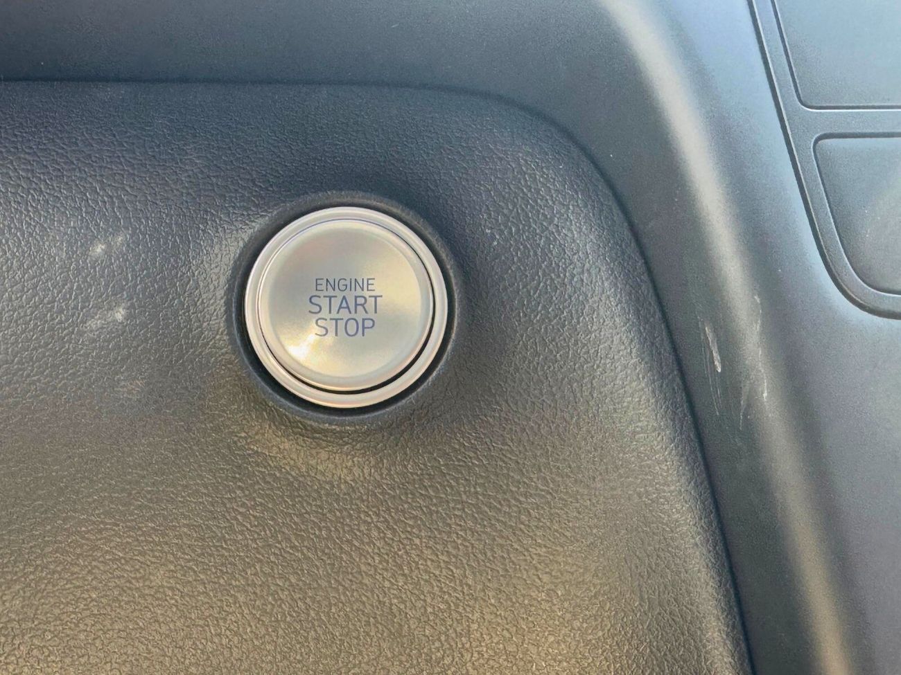 هيونداي ستاريا 3.5L V6  PETROL A/T / PUSH START / BASIC "9" SEATER / 2024 MY