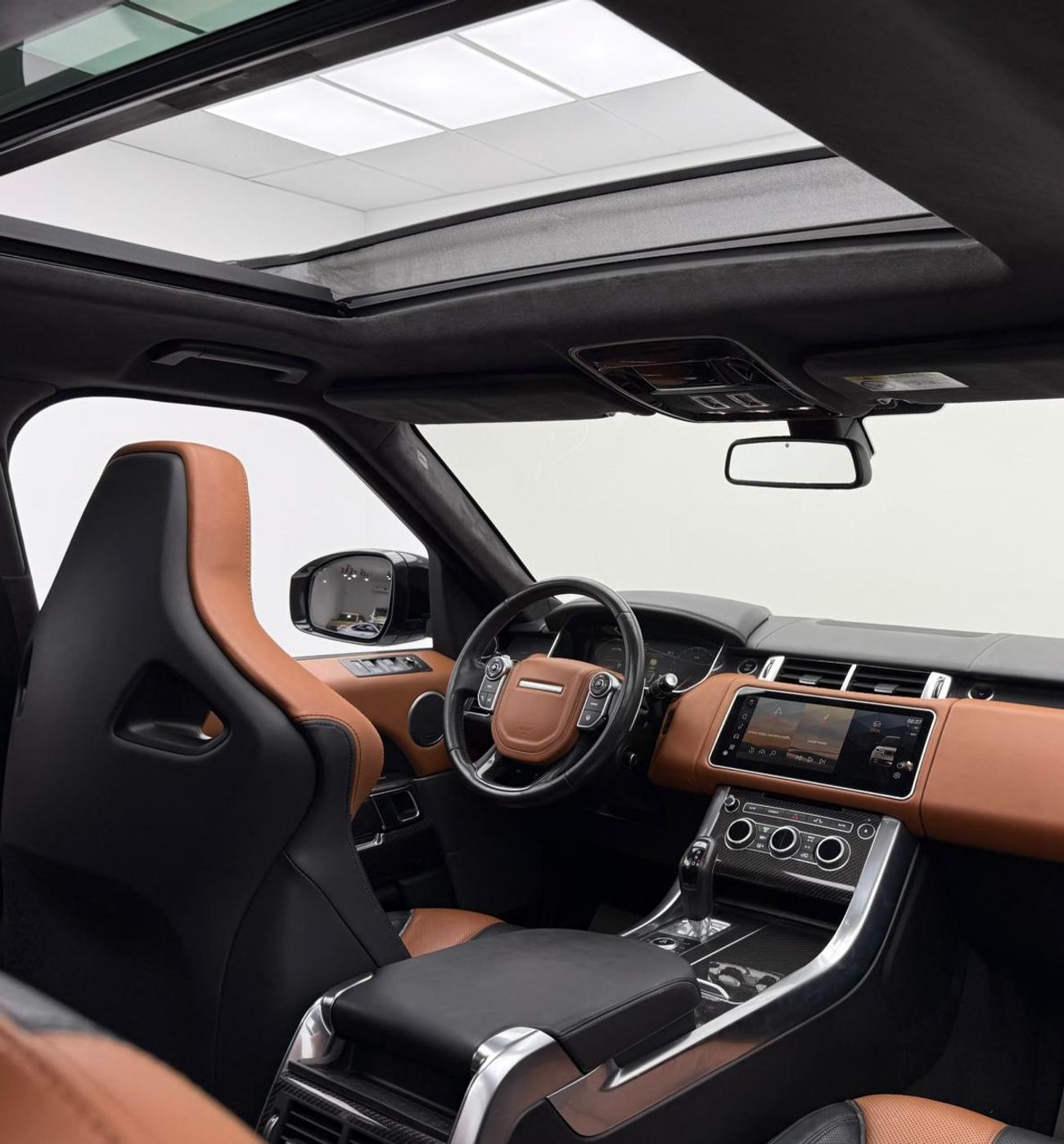 Land Rover Range Rover Sport SVR 5.0L (550 HP)