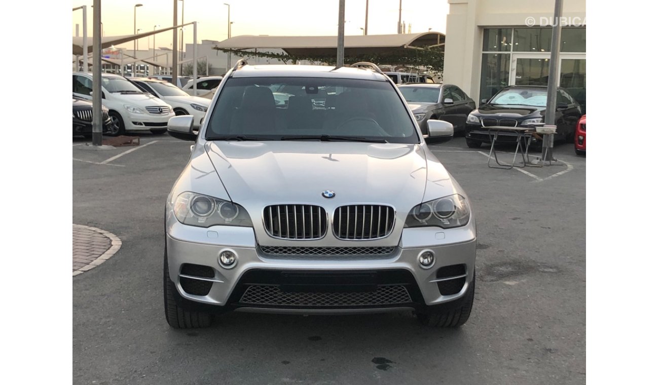 BMW X5 BMW X5 MODEL 2013 GCC car prefect condition full option panoramic roof leather seats back camera bac