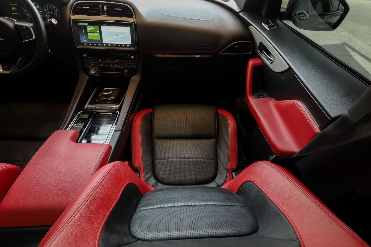 Jaguar F Pace Jaguar F-Pace S 2020 GCC under Warranty with Flexible Down-Payment.