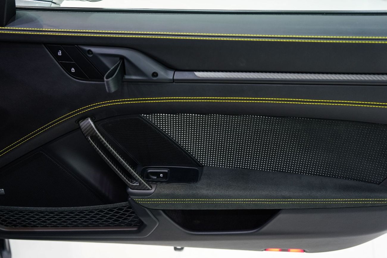 Porsche 911 GT3 RS 4.0L (520 HP) Coupe Weissach Package, Full Carbon, Ceramic Brakes, Lift System, Al Nabooda Wa