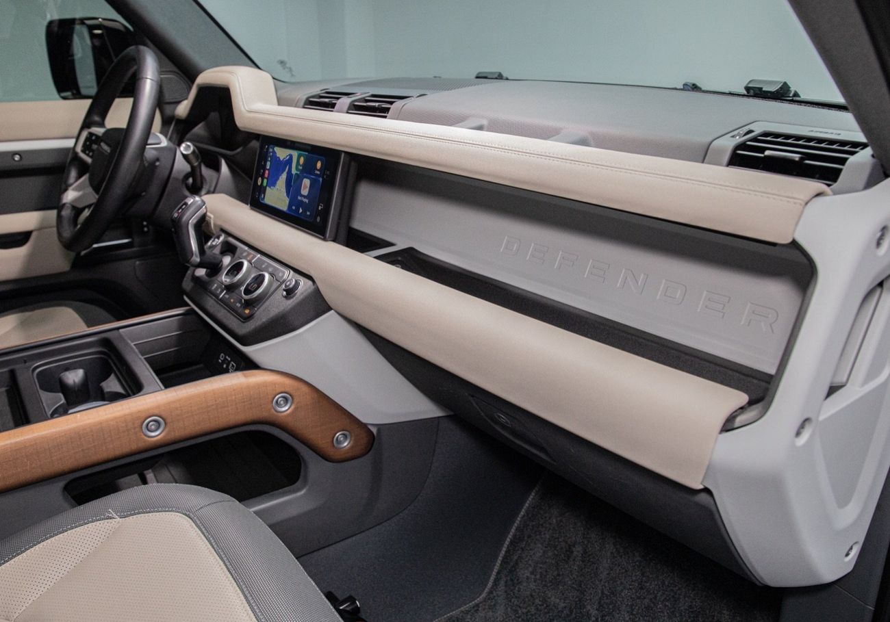 Land Rover Defender P300 90 X-Dynamic SE 2.0L (5 Seater)