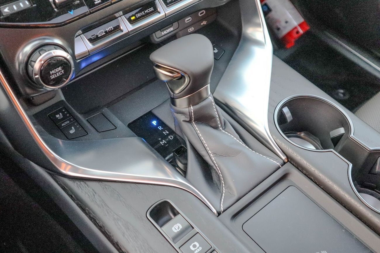 Lexus LX 600 2025 Lexus LX600 (VJA310) 3.5L SUV in Beige with off-road tires