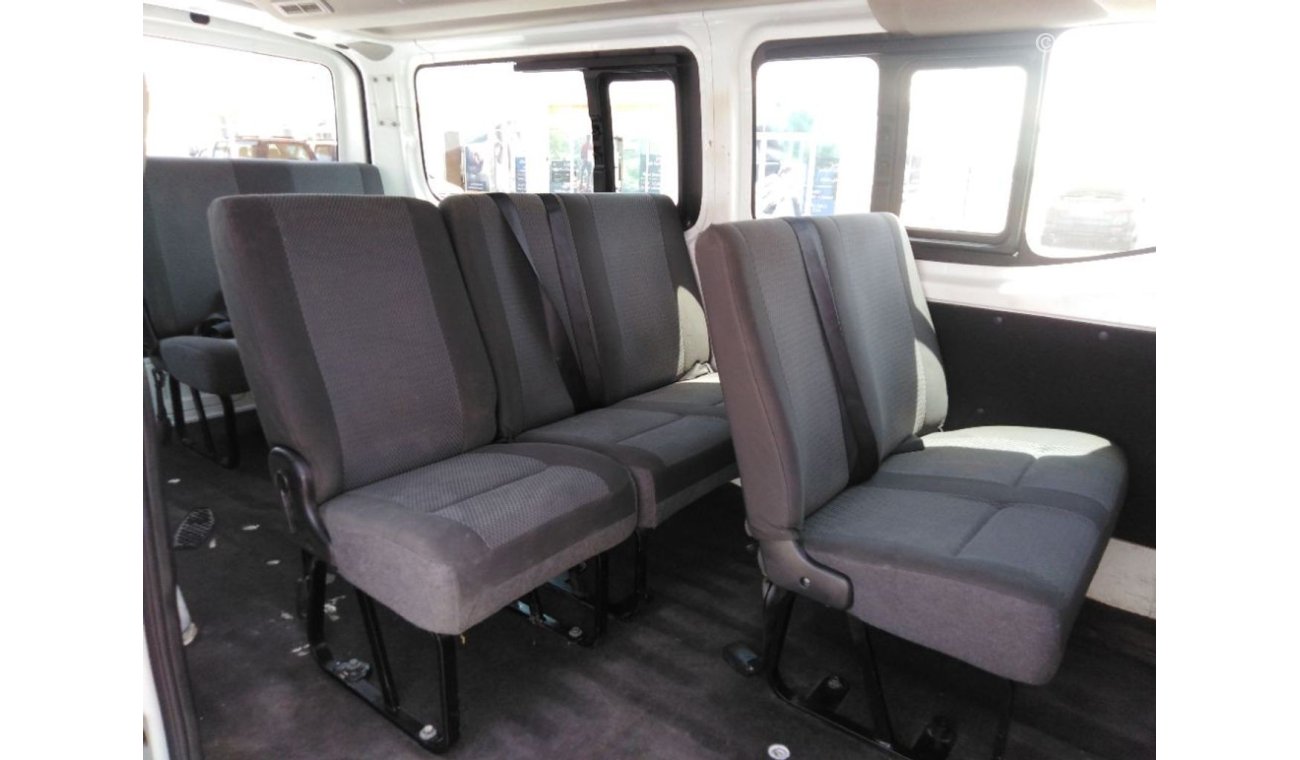 Nissan Urvan 2015 gcc.... 14 seat..... Very celen car..... For sale