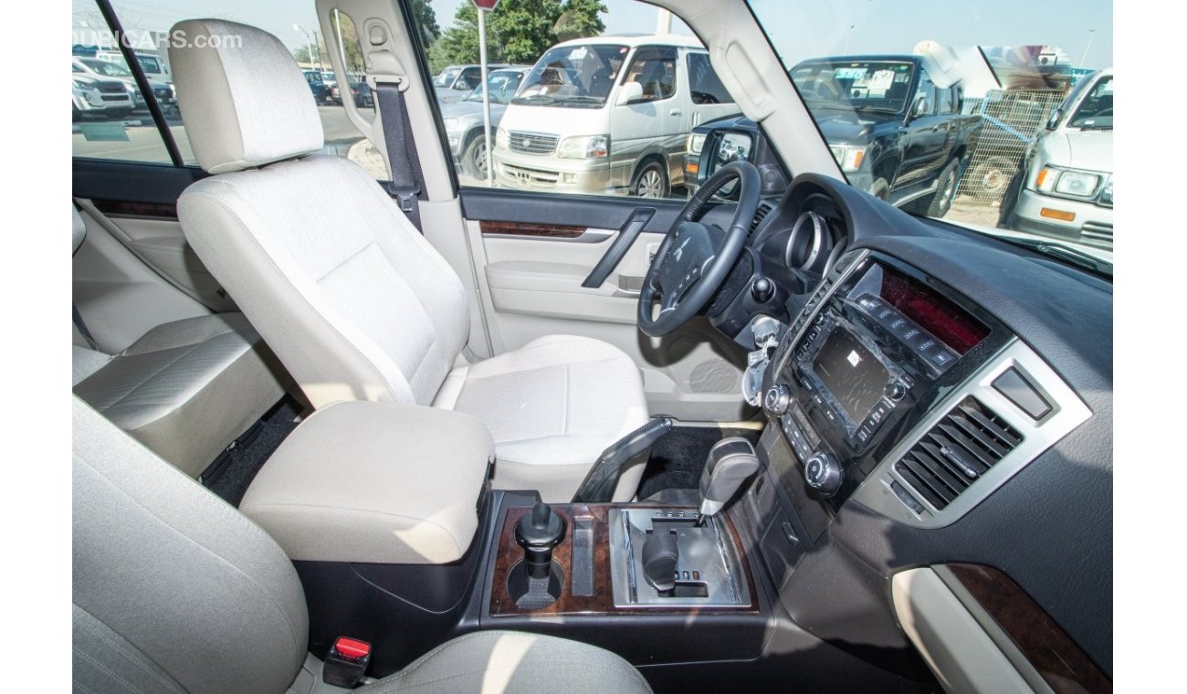 Mitsubishi Pajero 3.5L V6 with Driver Power Seat , Sunroof and Auto A/C