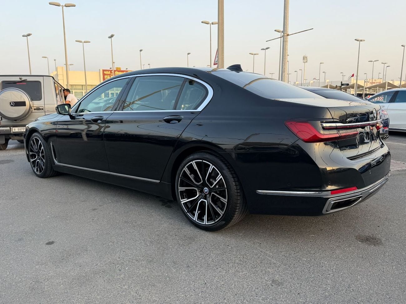 بي أم دبليو 750Li xDrive 4.4L (530 HP)