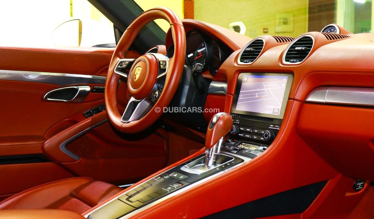 Porsche 718 Cayman Std PORSCHE CAYMAN 718 2018 GCC ORIGINAL PANIT