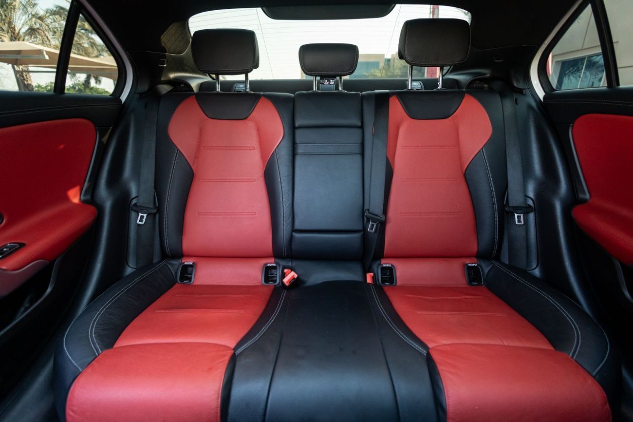 Mercedes-Benz A 250 AMG Premium + 2.0L