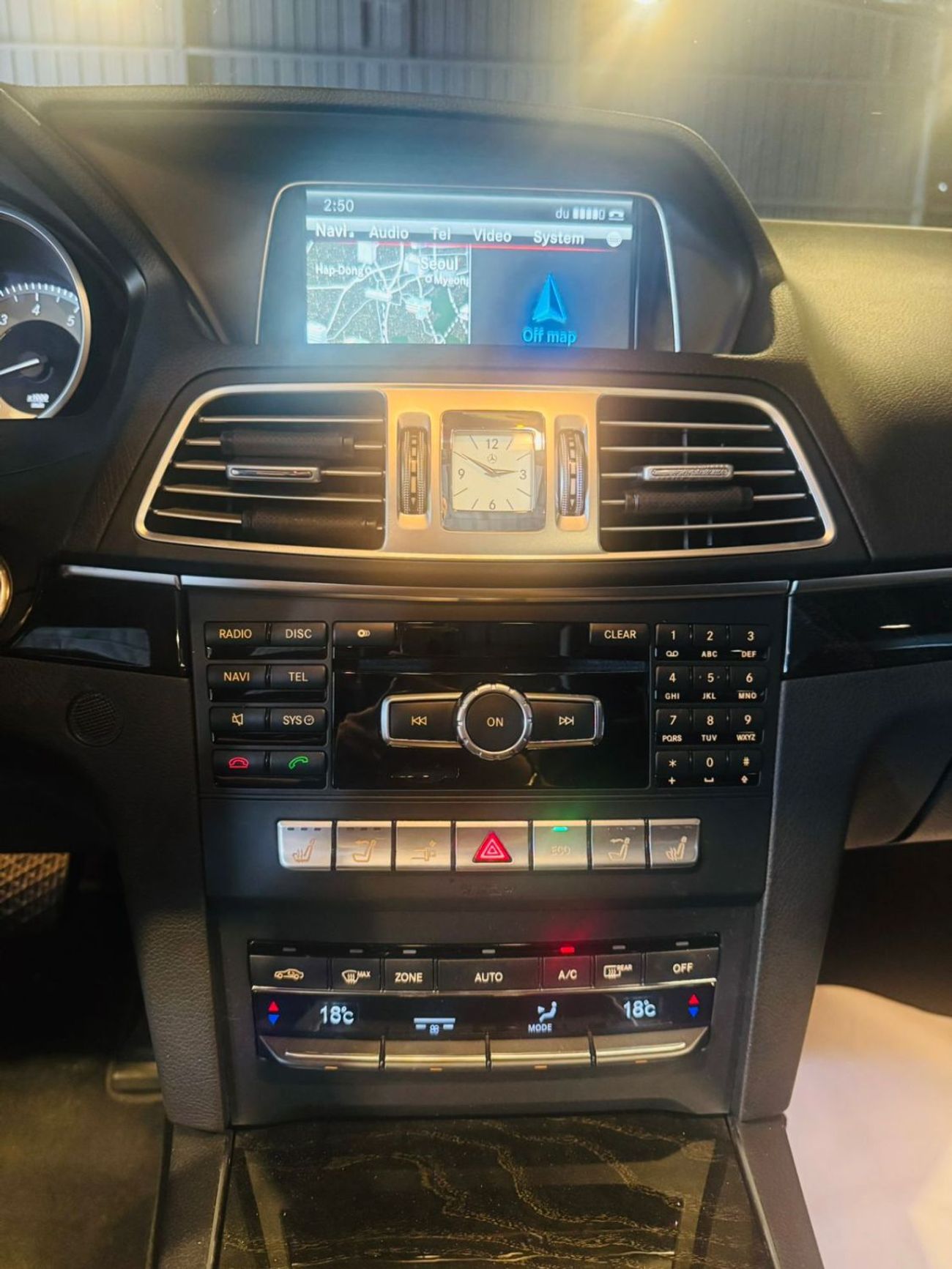 مرسيدس بنز E200 CONVERTIBLE WITH LOW MILAGE