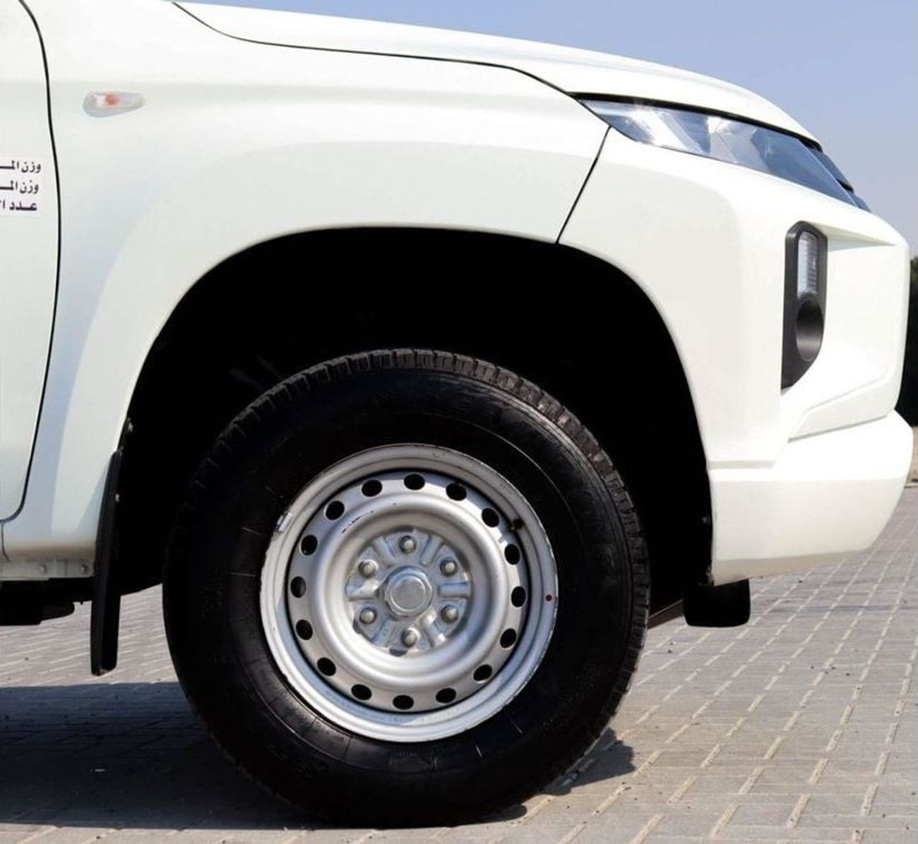 Mitsubishi L200 GL 2.4L (128 HP) Double Cab Utility Mitsubishi L200 2.4 L 4WD 2022 GCC accident-free in excellent co