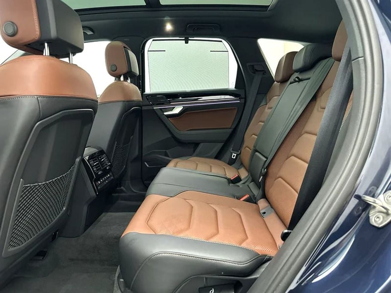 فولكس واجن طوارق Elegance 2 3.0L Elegance + (REF#21179) / WAS 229,900 AED - NOW 199,900 AED