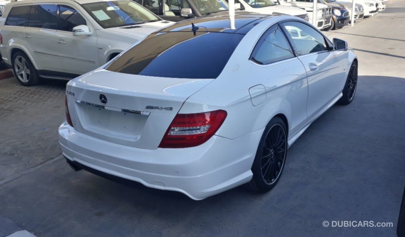 Mercedes-Benz C 250 2012 Model Coupe Gulf specs Full options Panoramic roof navigation camera leather interiors